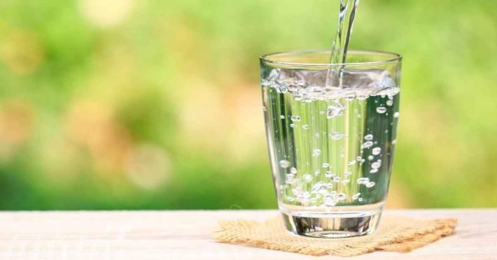 drinking more water is an easy weight loss tip